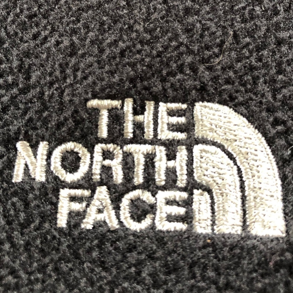 THE NORTH FACE Women’s Fleece Coat with logo at left chest. Zip arm pockets. XL - Picture 5 of 13